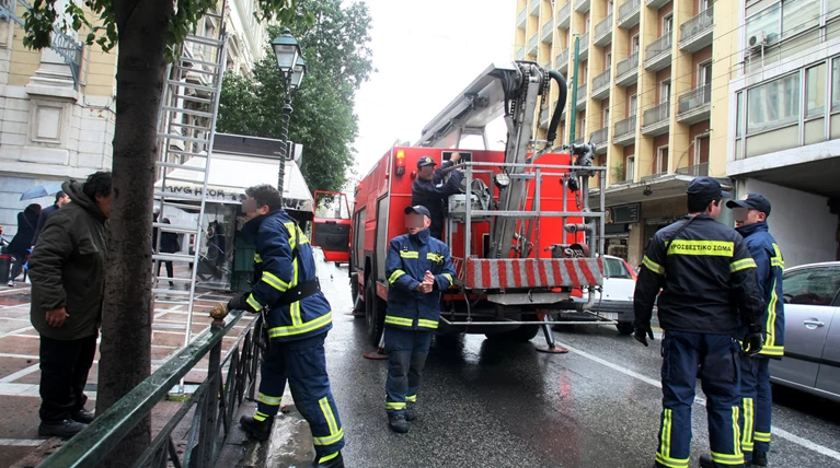 Eκκενώθηκε πολυκατοικία λόγω φωτιάς στο κέντρο της Αθήνας