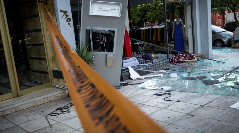 Ανατίναξαν ΑΤΜ σε Βύρωνα και Αγ. Στέφανο