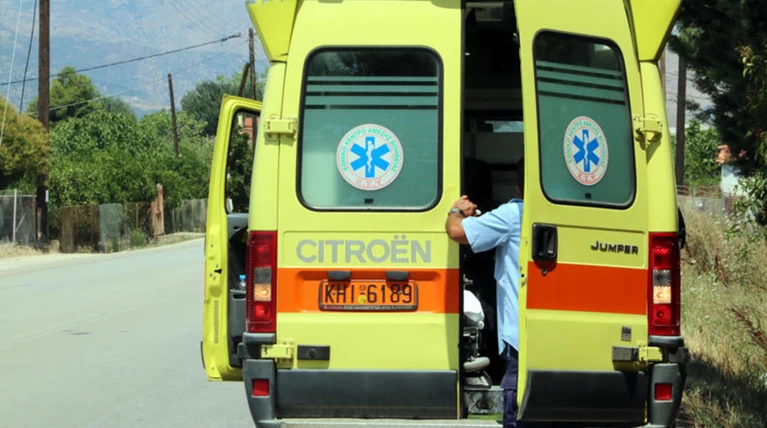 Αίσιο τέλος για τουρίστες που έκαναν κανό και παρασύρθηκαν από τα κύματα