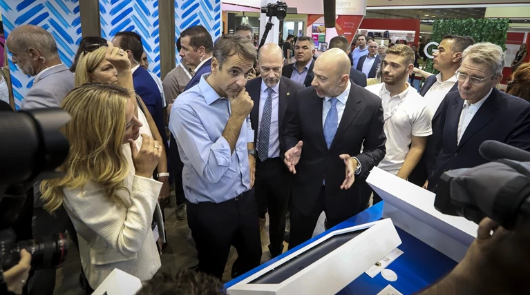 Η επίσκεψη Μητσοτάκη στα περίπτερα της ΔΕΘ