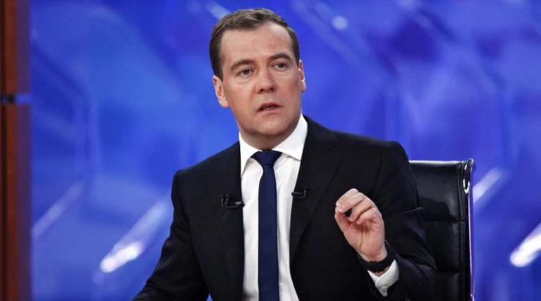 Μεντμέντεφ: Δύσκολα τα επόμενα έξι χρόνια για τη ρωσική οικονομία