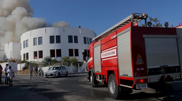 Εσβησε η μεγάλη φωτιά που ξέσπασε στο Πανεπιστήμιο Κρήτης [Εικόνες-Βίντεο]