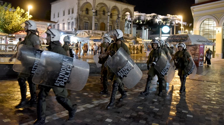 Συμπλοκή αλλοδαπών στο Μοναστηράκι με τρεις τραυματίες