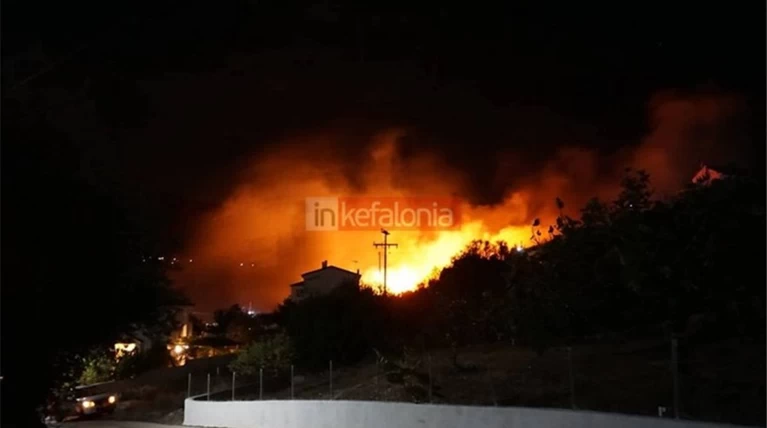 Κεφαλονιά: Ολονύχτια μάχη με τις φλόγες σε Ζόλα και Βλαχάτα
