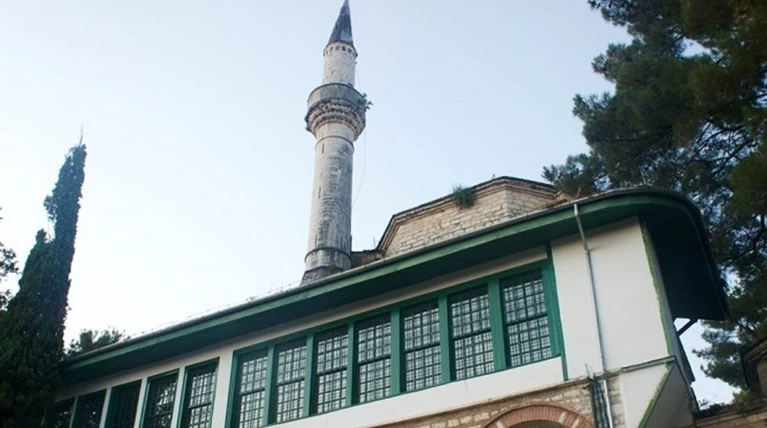Ιωάννινα: Κατέρρευσε λόγω των θυελλωδών ανέμων ο μιναρές στο Ασλάν Τζαμί