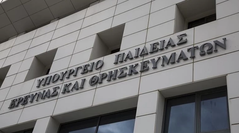«Ιερός πόλεμος» υπουργείου Παιδείας - Ένωσης Θεολόγων
