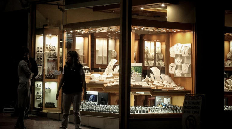 Ένοπλη ληστεία σε κοσμηματοπωλείο στο κέντρο της Αθήνας-βίντεο