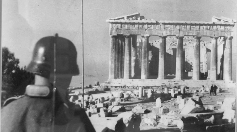 Spiegel: Η Αθήνα ξεκινά εκστρατεία για τις γερμανικές αποζημιώσεις