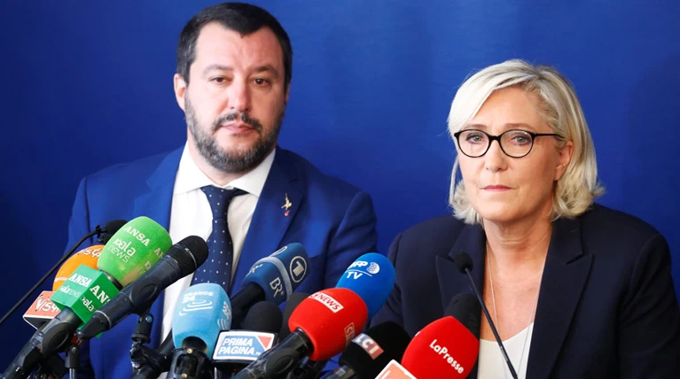 Χείρα βοηθείας στην... Λεπέν ψάχνει ο Σαλβίνι