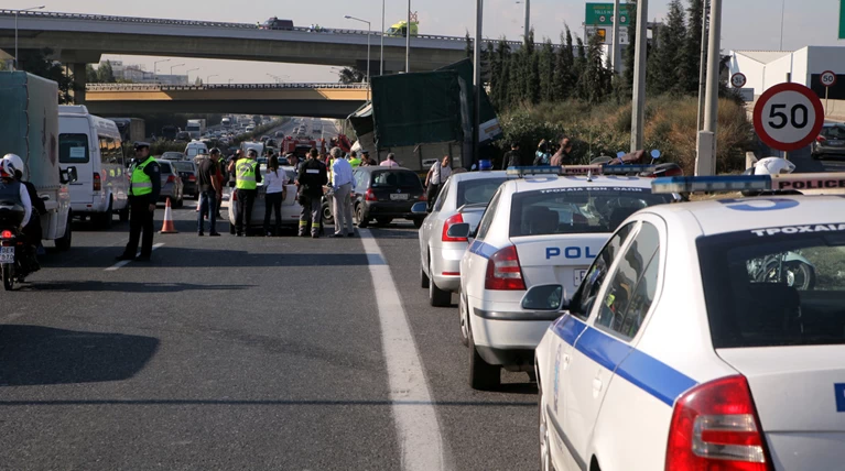 Τρεις τραυματίες σε καραμπόλα έξι αυτοκινήτων στη Θεσσαλονίκη