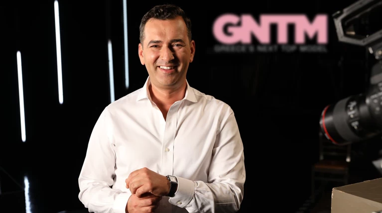 Επίθεση σχεδιαστή στον Μπράτη: "Εκείνη που μιλάει σαν θείτσα που πνίγουν"