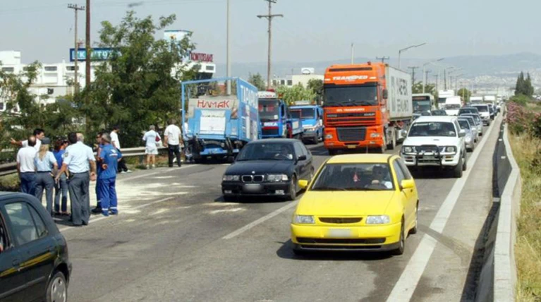 Τρεις τραυματίες σε καραμπόλα στη Θεσσαλονίκης-Μουδανιών