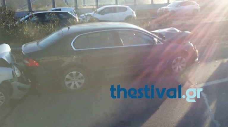 Καραμπόλα πέντε οχημάτων στον Περιφερειακό της Θεσσαλονίκης (φωτό)