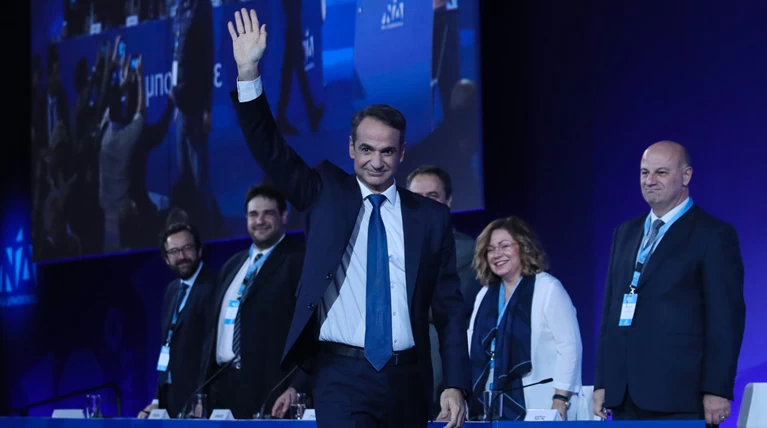 Μητσοτάκης: Αύξηση κατώτατου μισθού και επίδομα γέννησης
