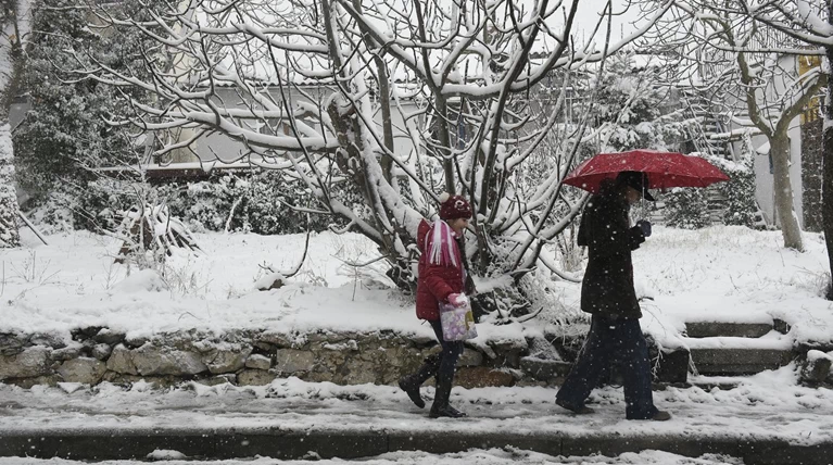 Στα λευκά η χώρα από τη «Σοφία» -Πτώση θερμοκρασίας & παγετός