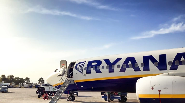H Ryanair ζητάει συγγνώμη: 'Εκτός ελεγχου μας η εκτροπή πτήσης