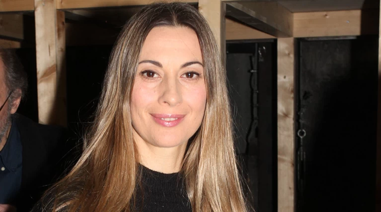 Βίκυ Βολιώτη: Αγνώριστη με νέο look στη νέα της εμφάνιση - Τι άλλαξε