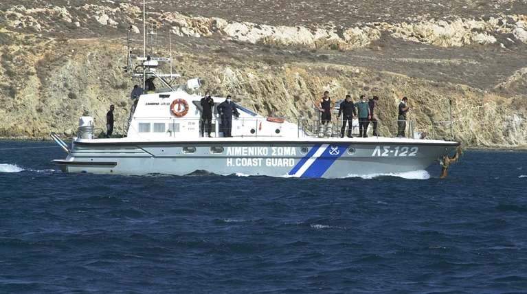 Τρεις συλλήψεις για μεταφορά με ιστιοφόρο 62 μεταναστών