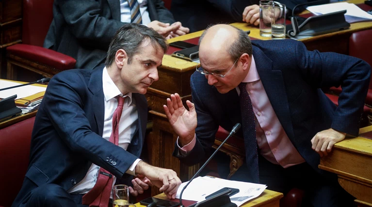 To σκεπτικό της ΝΔ πίσω από την "αλλαγή πλεύσης" για την πρόταση μομφής