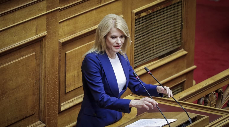 Έριξαν μολότοφ στο σπίτι της Θεοδώρας Τζάκρη