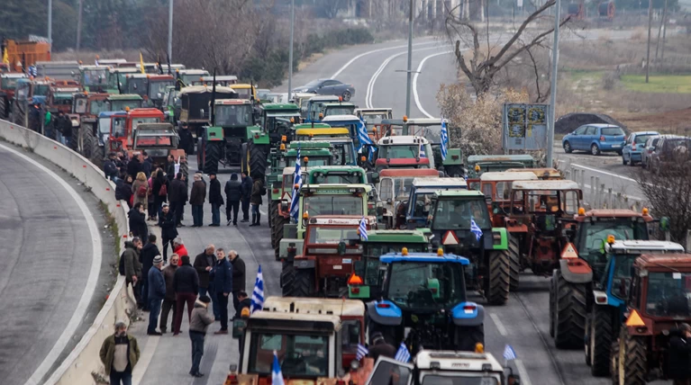 Ποινικές ιδιώξεις σε 10 αγρότες για το μπλόκο στη Νίκαια