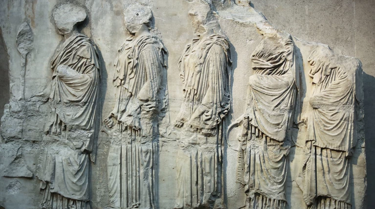 Guardian: "Στενόμυαλο ότι η Αρχαία Ελλάδα ανήκει στη σύγχρονη"