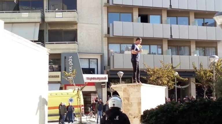 Αίσιο τέλος για πρόσφυγα που απειλούσε να αυτοπυρποληθεί στην Κρήτη
