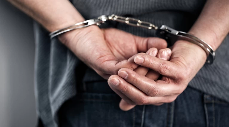Λέσβος: Ελεύθερος με περιοριστικούς όρους κατηγορούμενος για ασέλγεια
