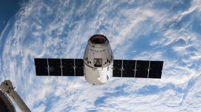 Στον Διεθνή Διαστημικό Σταθμό η κάψουλα Dragon της SpaceX