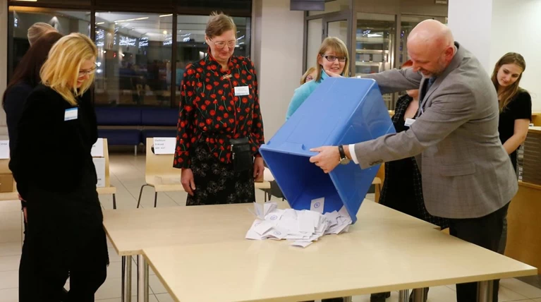 Νίκη της κεντροδεξιάς στις εκλογές στην Εσθονία, τρίτο κόμμα η ακροδεξιά