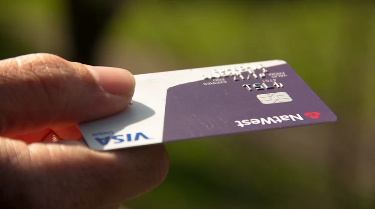 Visa: Κυριαρχία του ψηφιακού χρήματος στην Ελλάδα