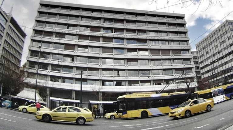 Συγκέντρωση διαμαρτυρίας δημοσίων υπαλλήλων στο ΥΠΟΙΚ