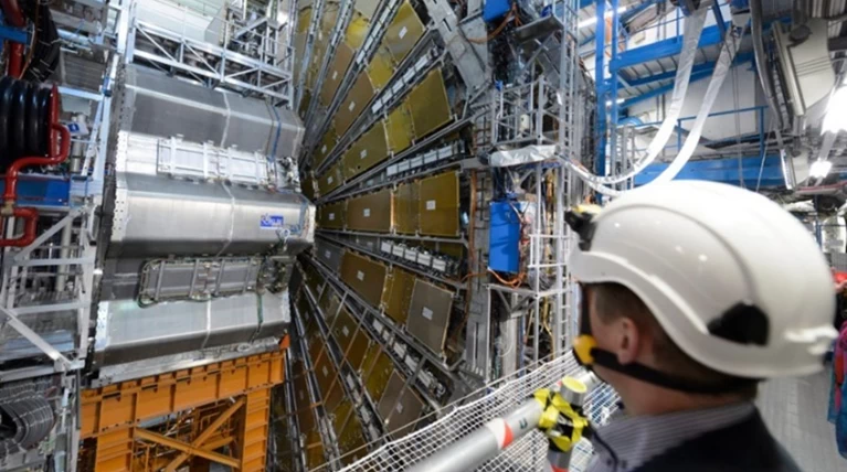 CERN: Νέο πείραμα αναζήτησης της μυστηριώδους  σκοτεινής ύλης