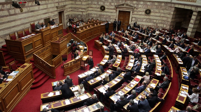 Αντιδράσεις βουλευτών του ΣΥΡΙΖΑ για το «σπάσιμο» δήμων