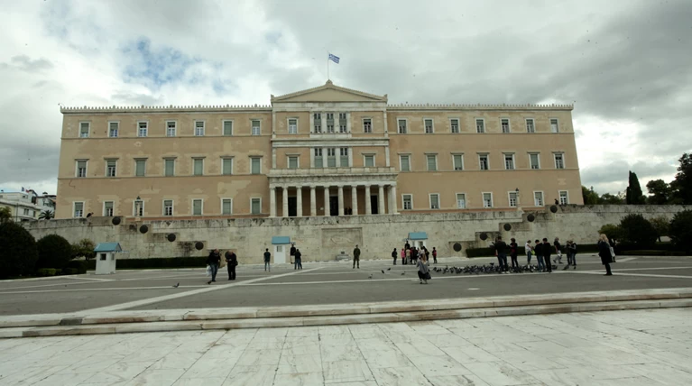 Όλα τα νέα για τη διεθνή παραγωγή που γυρίζεται στο Σύνταγμα