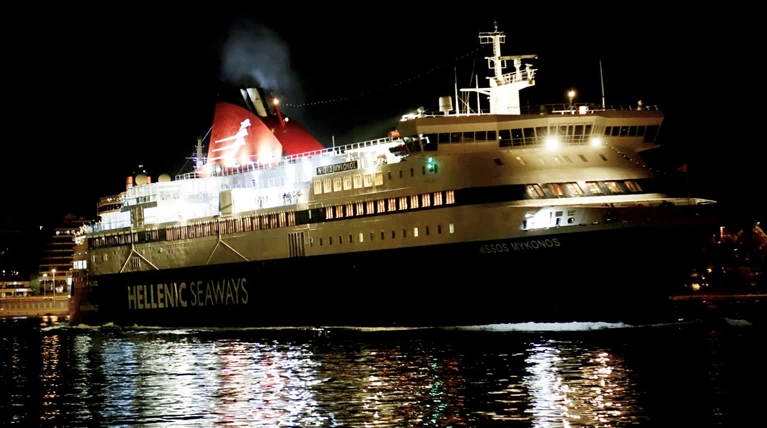 Μηχανική βλάβη στο επιβατηγό πλοίο "Nήσος Μύκονος" με 1.262 επιβάτες