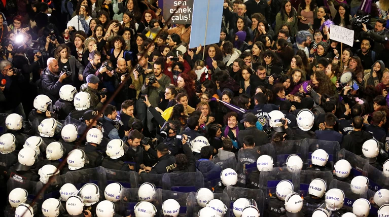 Τουρκία: Δακρυγόνα στη διαδήλωση για την Ημέρα της Γυναίκας