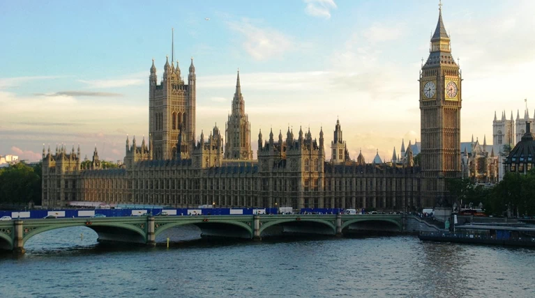 Λονδίνο: Εντοπίστηκε ύποπτο όχημα κοντά στο Κοινοβούλιο
