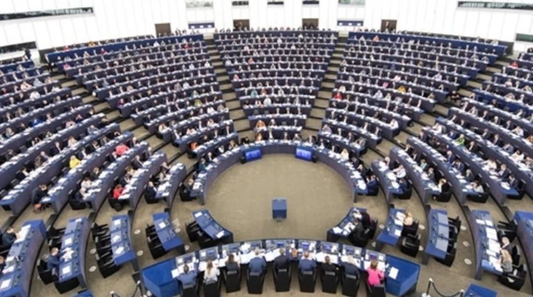 ΕΚ: Η Ρωσία δεν μπορεί να είναι πλέον «στρατηγικός εταίρος» της ΕE
