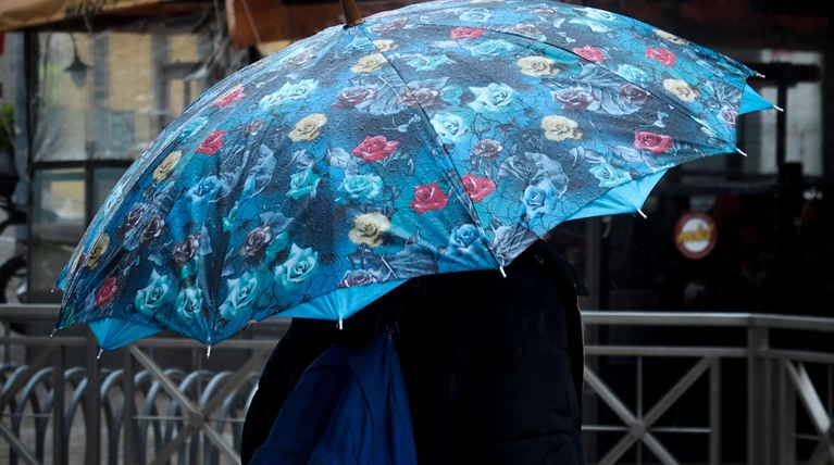 Βροχές, μποφόρ και χιόνια την Τετάρτη - Πότε βελτιώνεται καιρός