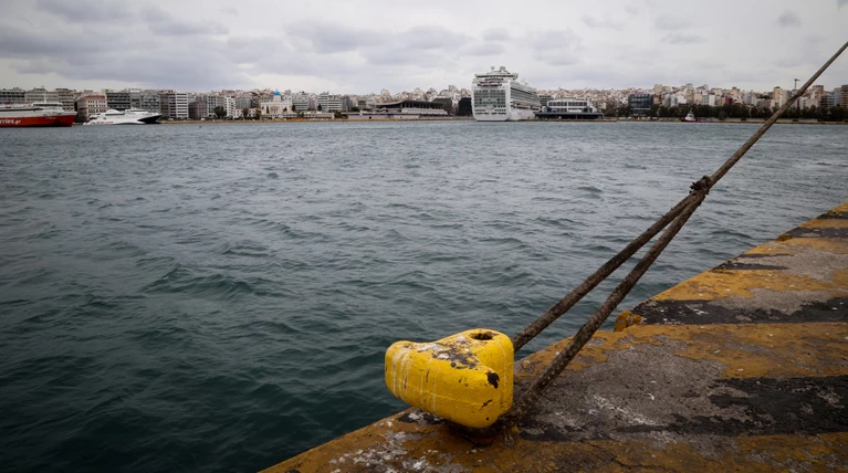 Οι θυελλώδεις άνεμοι έδεσαν τα πλοία στα λιμάνια- 9 μποφόρ στο Αιγαίο