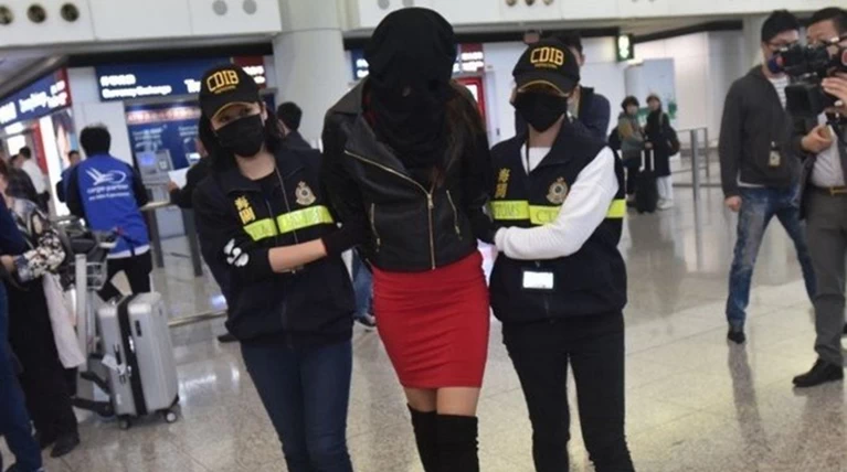 Η πρώτη φωτογραφία της Ειρήνης στη δίκη μετά από 1,5 χρόνο φυλακή
