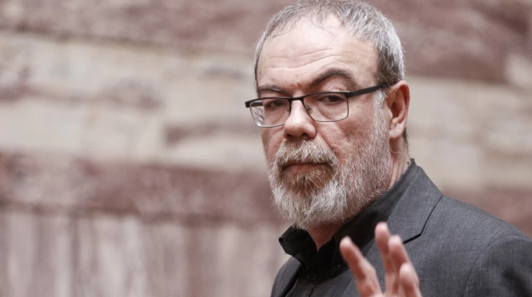 ΝΔ: Θράσος Κυρίτση να λέει ότι κανείς δεν σκοτώθηκε από μολότοφ