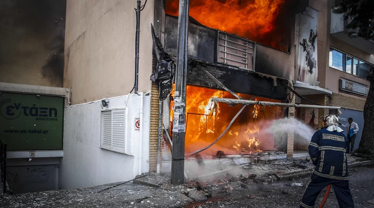 Έσβησε η πυρκαγια σε κατάστημα παιχνιδιών στο Χαλάνδρι