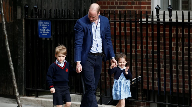 Ο τρυφερός μπαμπάς πρίγκιπας Ουίλιαμ: η σχέση με τα παιδιά του