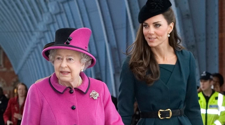 Μετά από 7 χρόνια: βασίλισσα Ελισάβετ & Κέιτ σε κοινή εμφάνιση