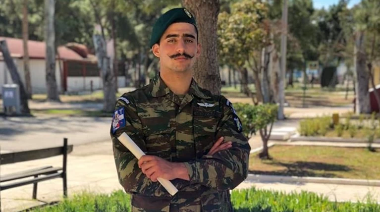 Τι απαντά ο αλεξιπτωτιστής με το «Μακεδονία ξακουστή»