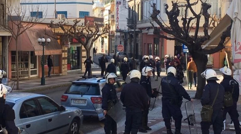 Σοβαρά επεισόδια μεταξύ οπαδών στο Αγρίνιο (φωτό & βίντεο)