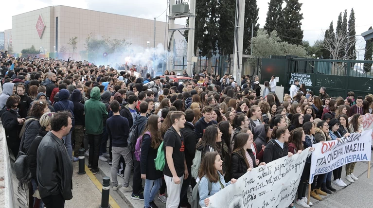 Μαθητικό συλλαλητήριο στα Προπύλαια- αντιδράσεις για το νέο Λύκειο