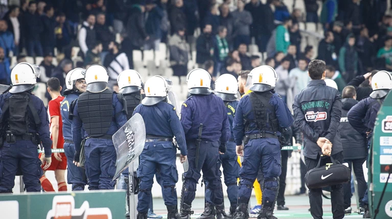 Αστυνομικοί για επεισόδια στο ΟΑΚΑ: «Ποιος φταίει;;; Μα φυσικά η Αστυνομία»
